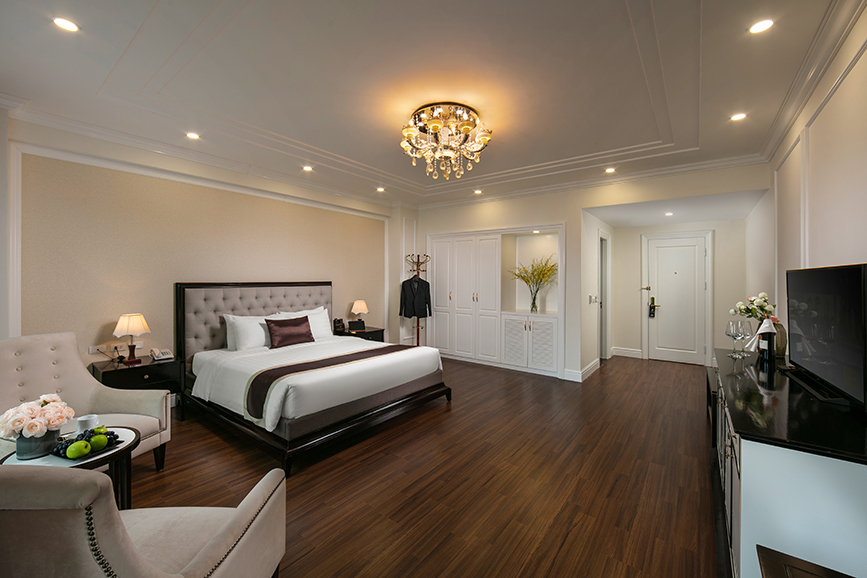 DELUXE SUITE ROOM